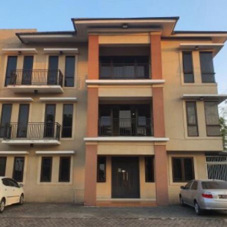 Oyo 93109 Garden Homestay 1 Tpr Surabaya Bagian luar foto