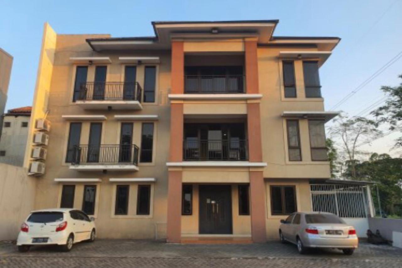 Oyo 93109 Garden Homestay 1 Tpr Surabaya Bagian luar foto