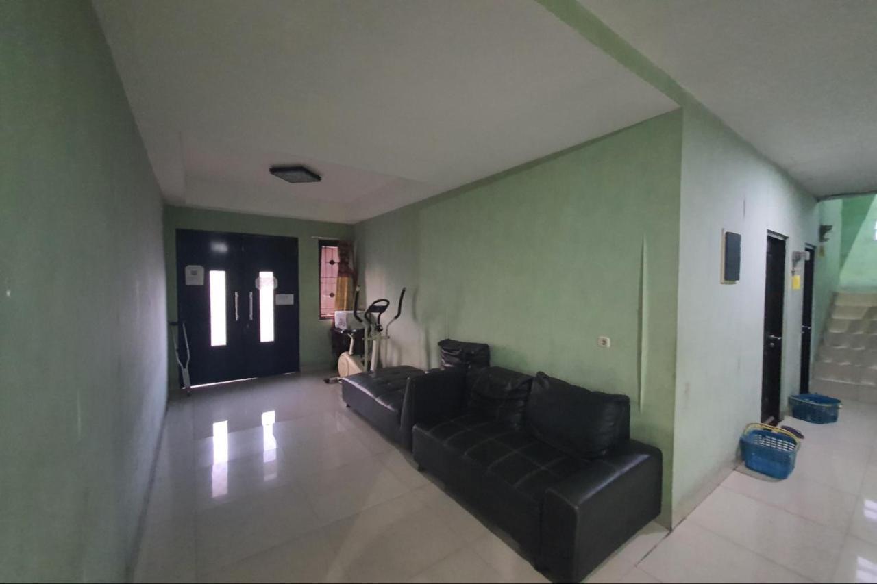 Oyo 93109 Garden Homestay 1 Tpr Surabaya Bagian luar foto